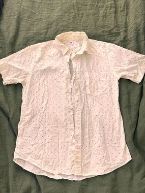 Uniqlo White Short-Sleeve Button-Down Shirt with Tiny Dot Print